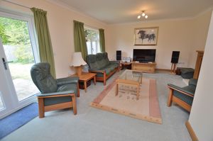 Lounge- click for photo gallery